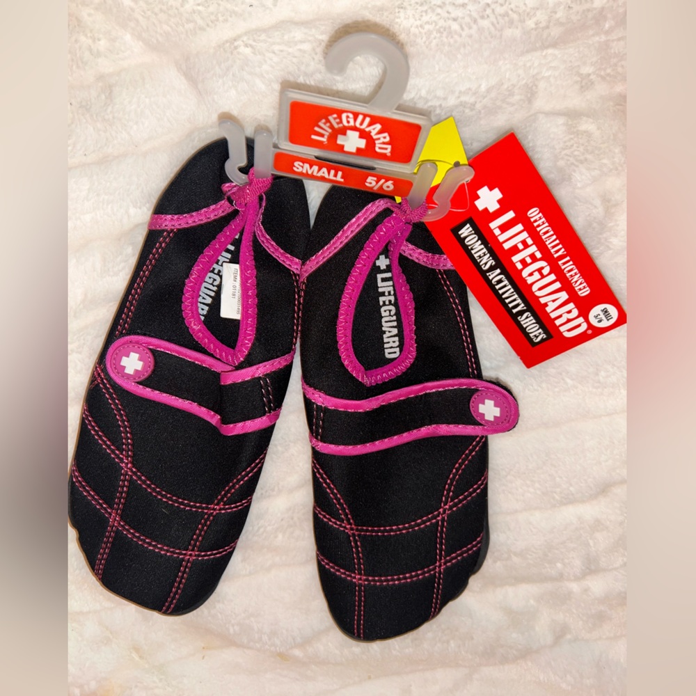 🔥BNWT Black and Pink Water Shoes with Sleek Design